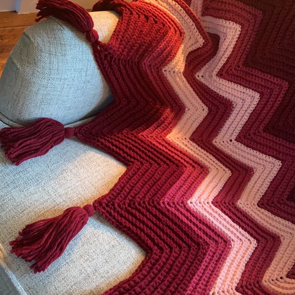 Vintage Handmade Wool Knitted Throw Bed Cover/ Blanket with Tassels Chevron - Picture 5 of 11